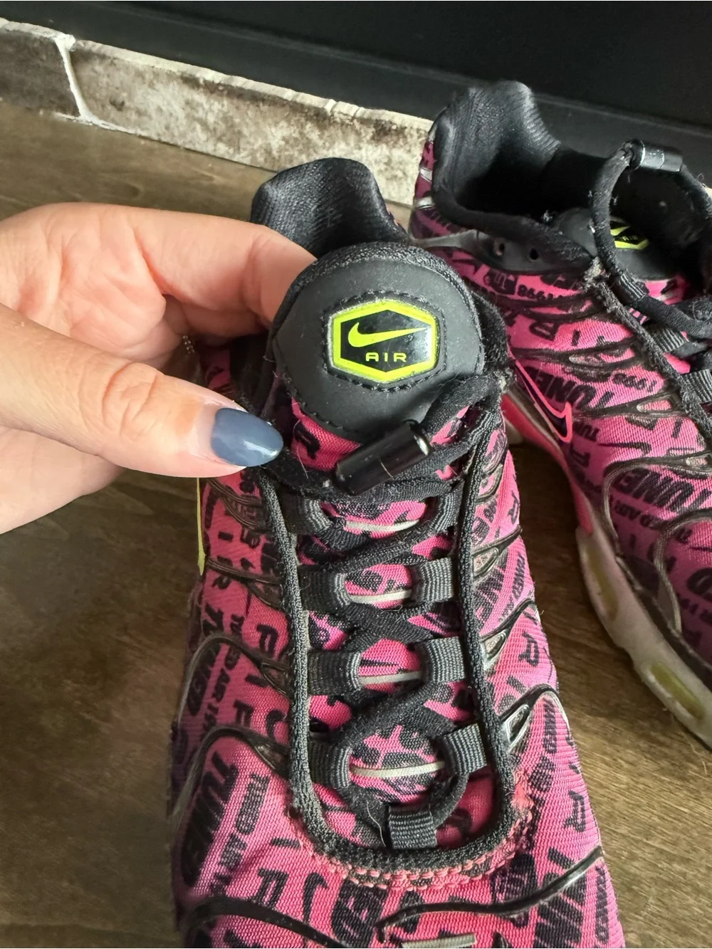 Nike Air Max Plus Mercurial XXV Sneaker Pink Black Volt Unisex Kids US 4Y EU 36